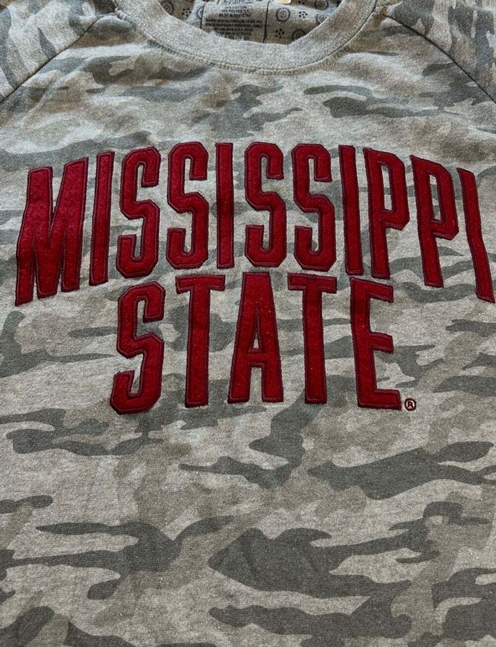Pressbox Mississippi State University Woman Camo Long Sleeve Crewneck Sweatshirt - Picture 4 of 6
